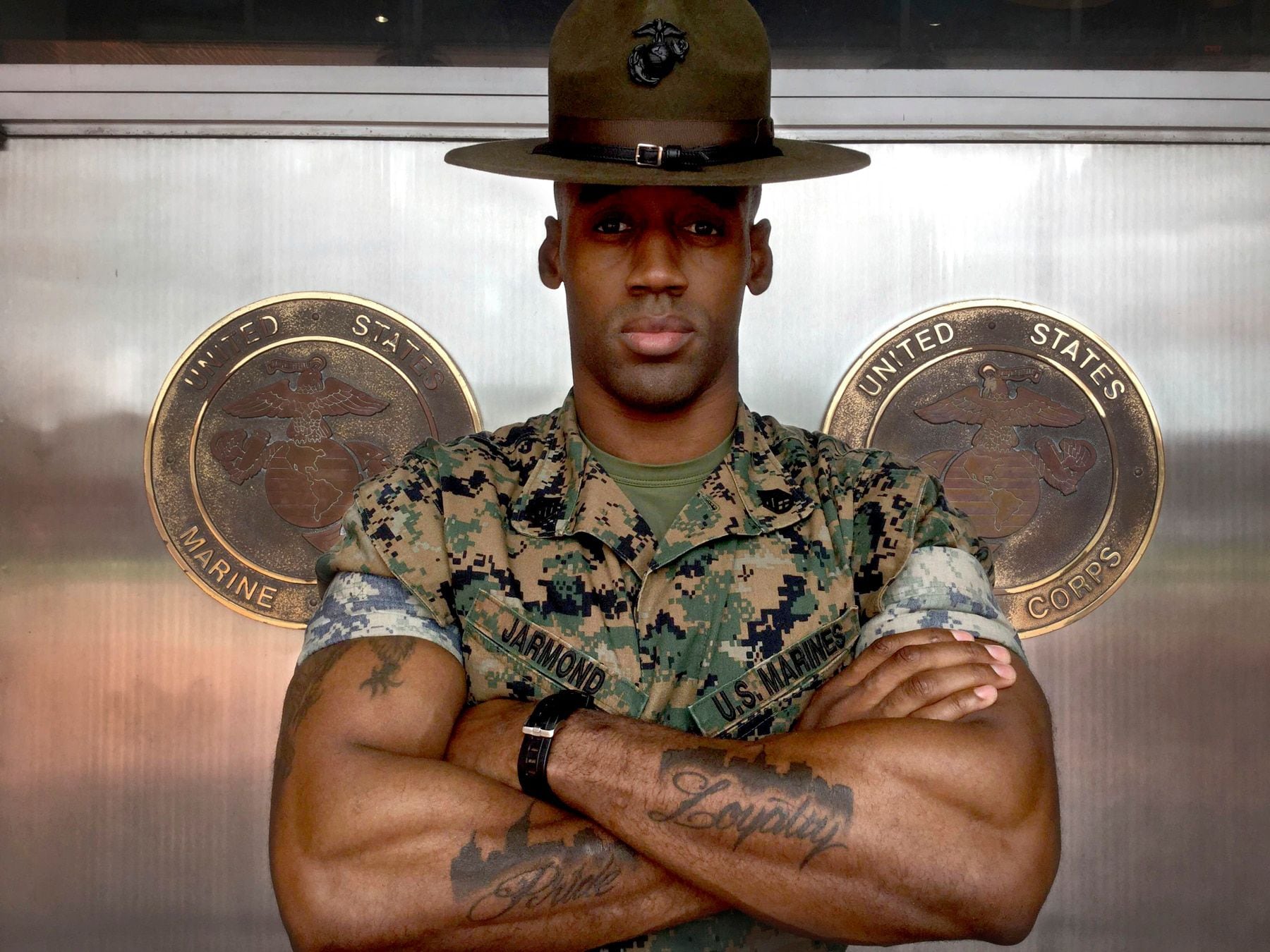 Marines remember the fallen with ink and metal, image size:1800x1350