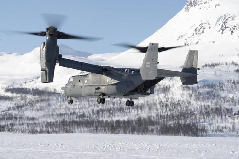 A U.S. Air Force CV-22B Osprey assigned to the 352d Special Operations Wing makes a landing while being escorted by a UH-1Y Venom and an AH-1W Super Cobra assigned to 2nd Marine Aircraft Wing, during a simulated hostile combat landing zone, March 12, 2022, during exercise Cold Response ‘22 in northern Norway. (Staff Sgt. Jeremy McGuffin/Air Force)