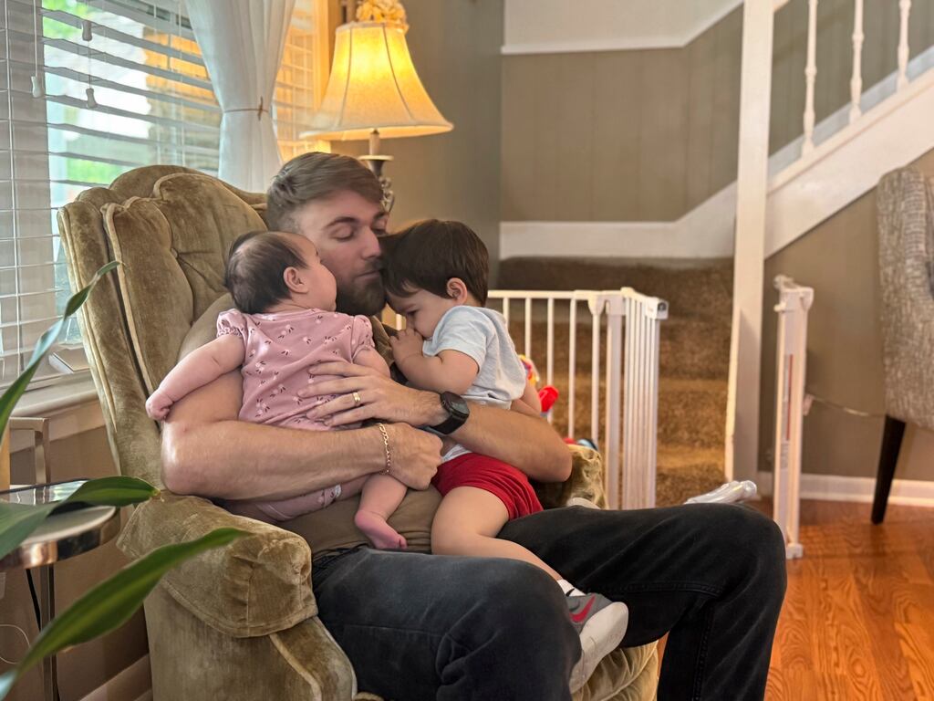 Unthinkable: Ice Detains Green Card Holder After 23 Years In The United States - pi29hv1